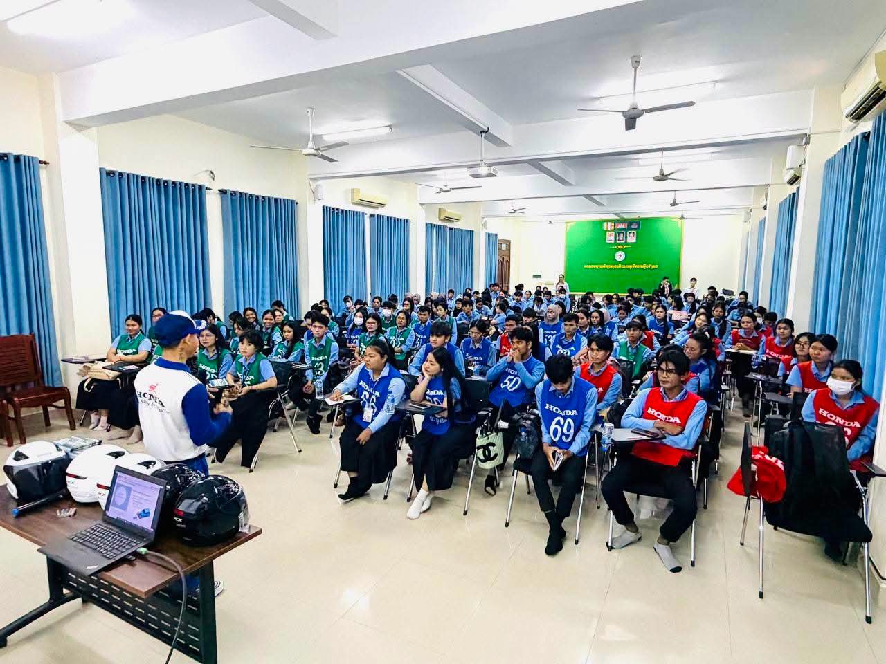 ពិធីផ្សព្វផ្សាយច្បាប់ចរាចរណ៍ និងបច្ចេកទេសបើកបរទោចក្រយានយន្ត — រូបភាពទី11
