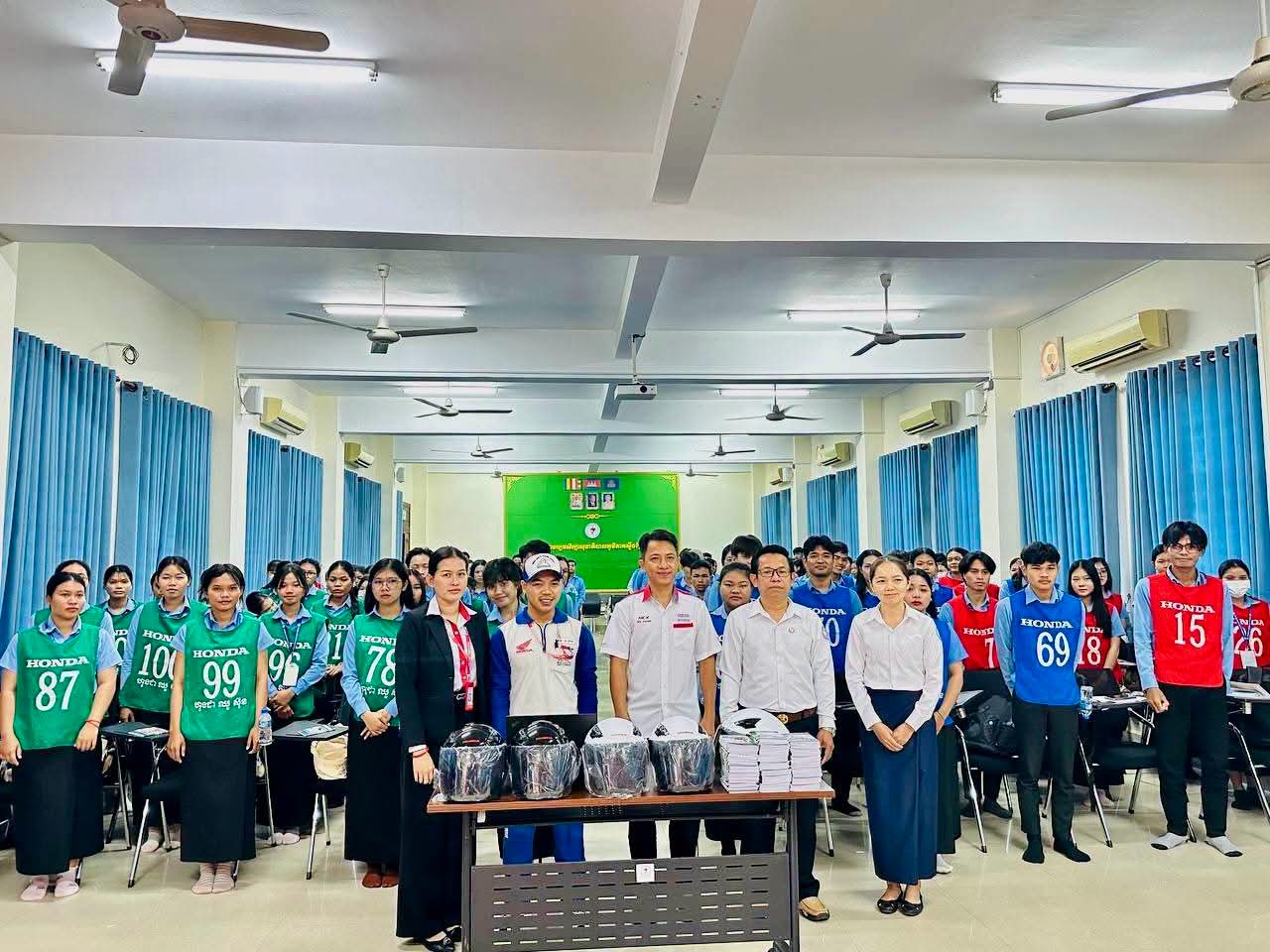 ពិធីផ្សព្វផ្សាយច្បាប់ចរាចរណ៍ និងបច្ចេកទេសបើកបរទោចក្រយានយន្ត — រូបភាពទី13