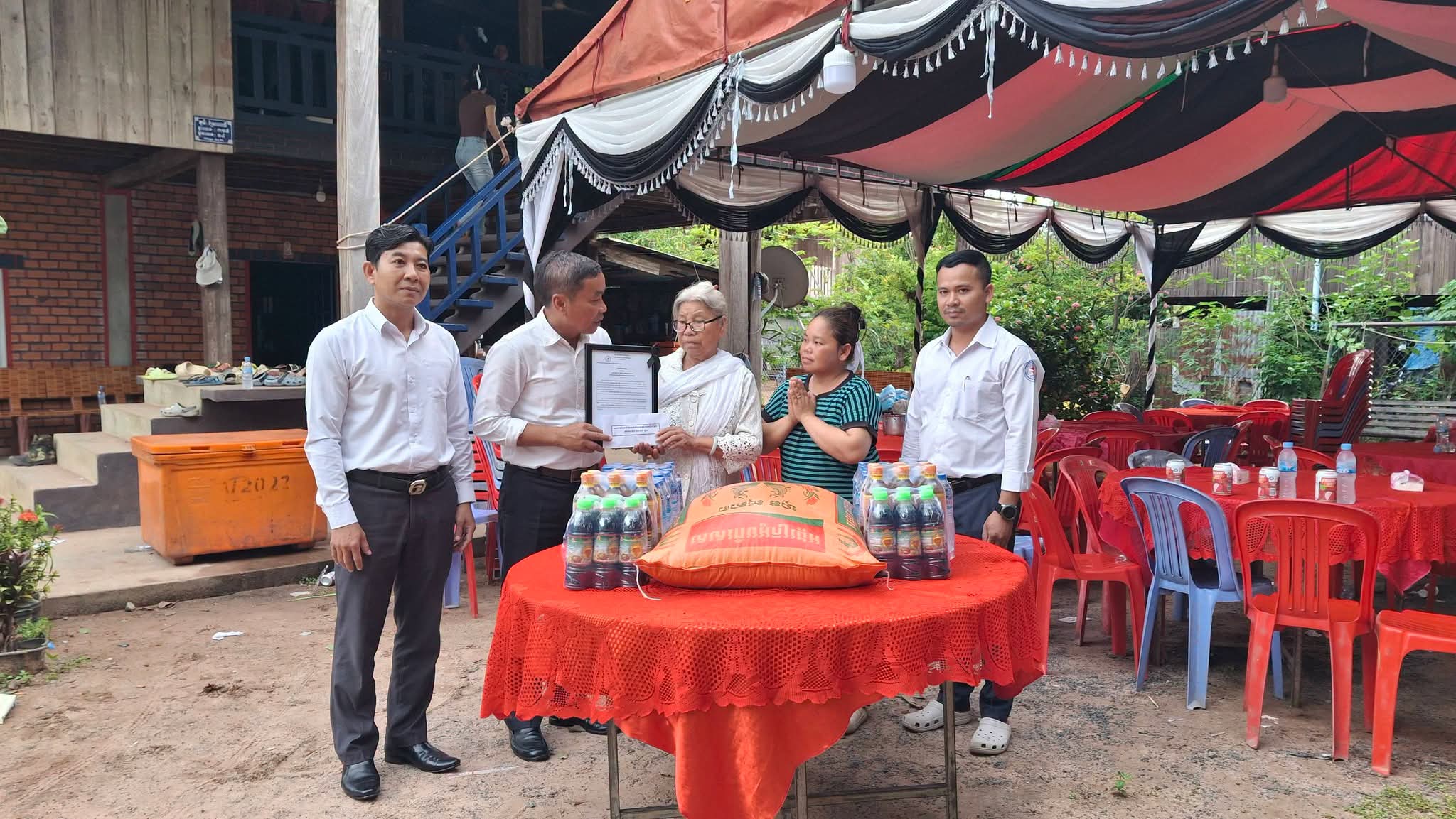 ការចូលរួមរំលែកទុក្ខជាមួយគ្រួសារមន្ត្រីសាលា